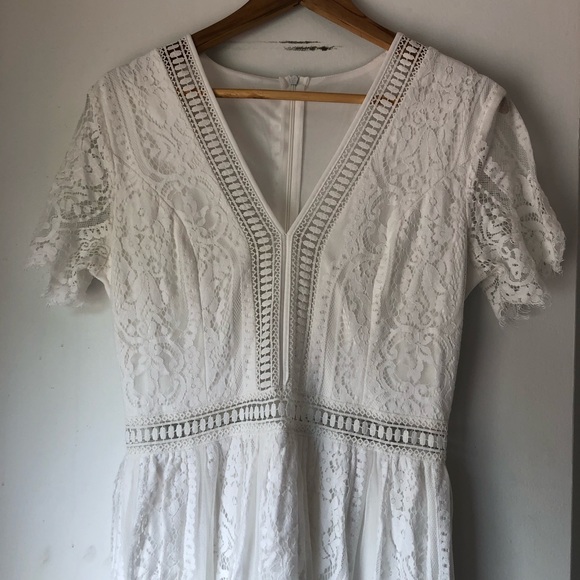 BDCOCO Deep V-Neck Floral Lace Maxi Dress - Picture 5 of 8